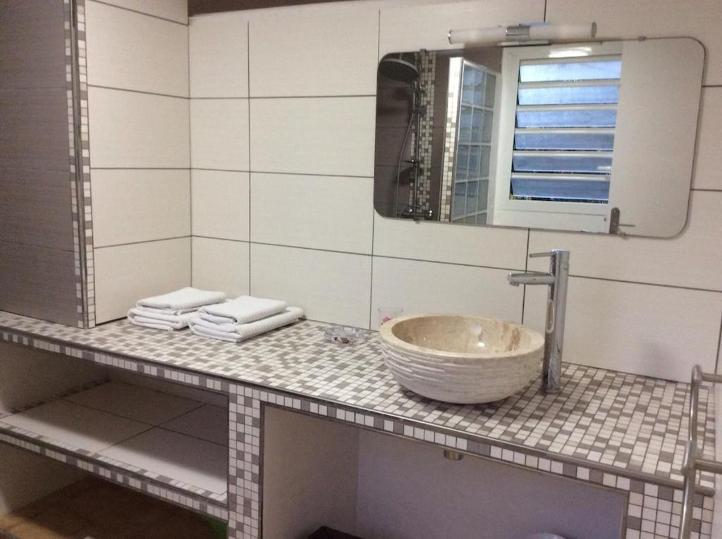 Confortable T1 Le Gosier, Wi-Fi, Piscine Dans Gite 르 고지에 외부 사진